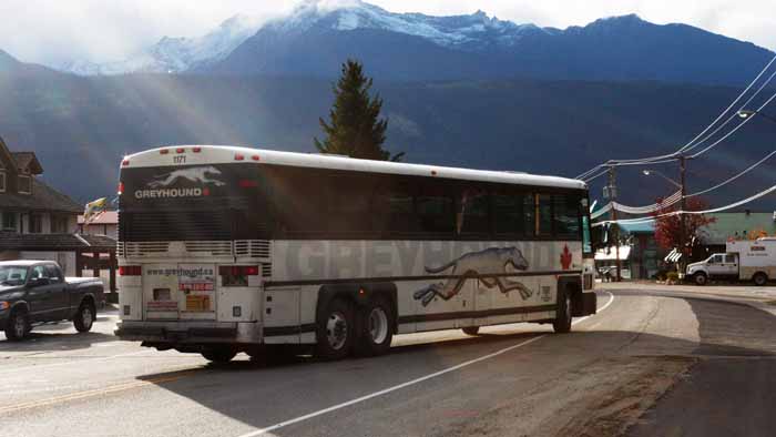 Greyhound Bus in Kanada Rocky Mountains